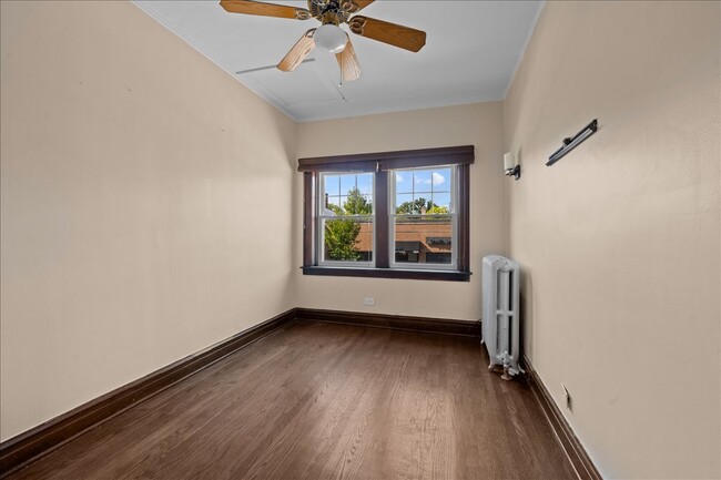 Foto del edificio - 913 Green Bay Rd