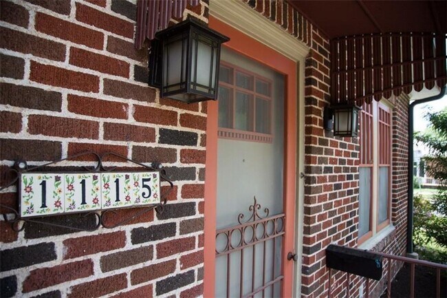 Foto del edificio - Large 5 bed house in the hart of West Campus.