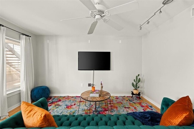 Foto del edificio - 2200 Dickson Dr