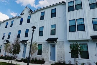 Building Photo - 15250 Groveside Rd