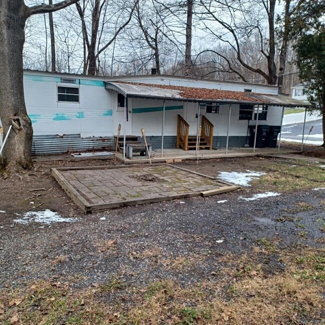 Building Photo - 233 Colden Hill Rd