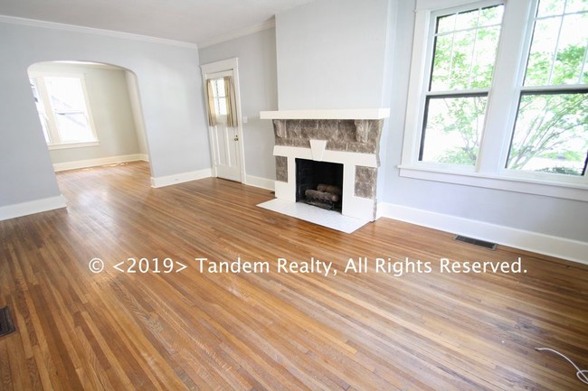 Building Photo - 2312 10th Ave S Apt A