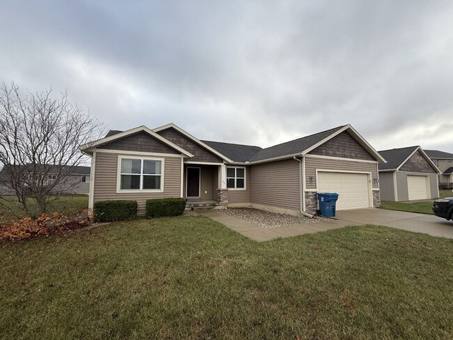 Building Photo - Four Bedroom Home in Shelbyville