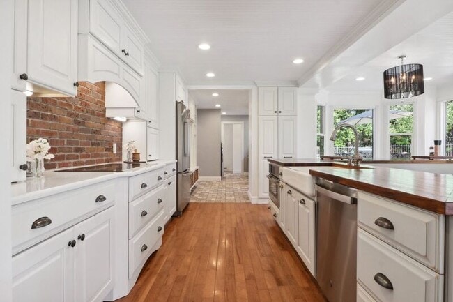 Building Photo - 10280 W 78th Ave