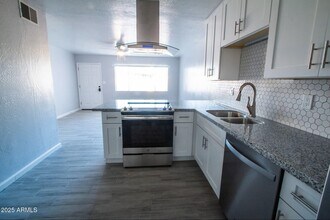 Building Photo - 1125 N Oleander St