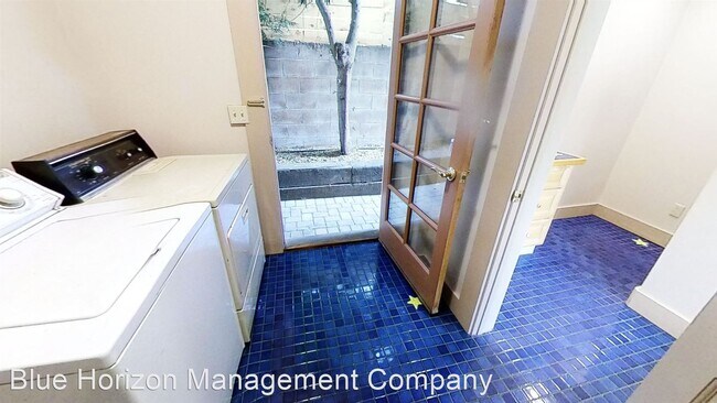 Building Photo - 3 br, 2.5 bath House - 819 W. Figueroa Street