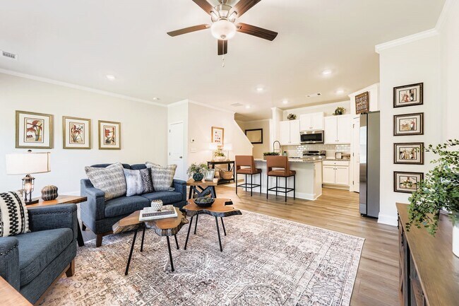 Foto del edificio - 85 Basswood Ln