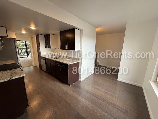 Building Photo - NO DEPOSIT option available for qualified ...