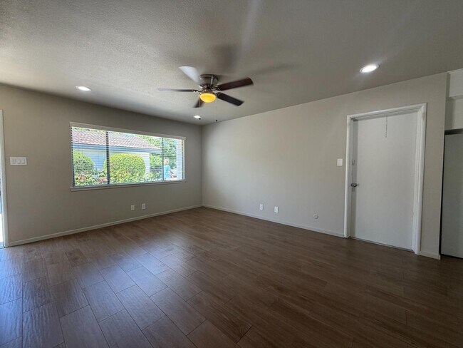 Foto del edificio - 1538 E Austin Way