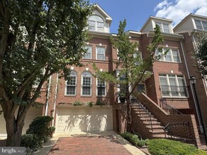 Building Photo - 1533 N Colonial Ct