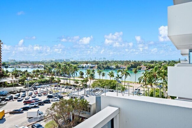 Building Photo - 5313 Collins Ave