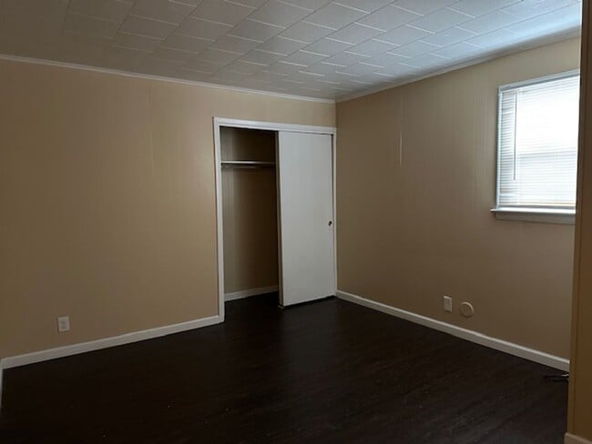 Building Photo - 401 E Main St