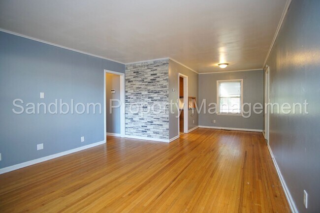 Foto del edificio - FOR LEASE | Mid-town Tulsa | 2 bed, 1 bath...
