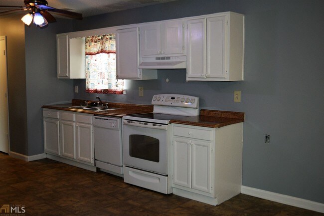 Building Photo - 3479 Meadowlane Cir SW