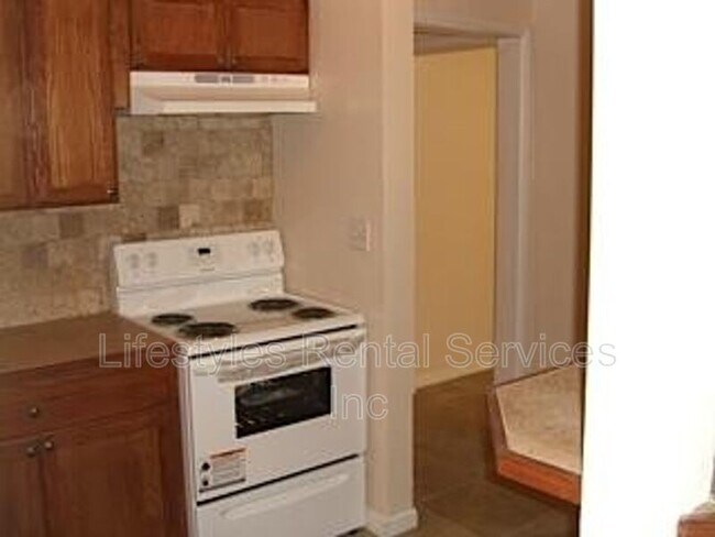 Building Photo - 4734 Solandra Cir W