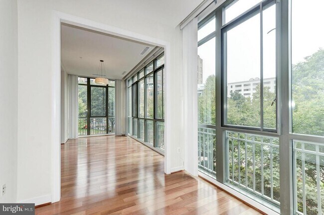 Foto del edificio - 2425 L St NW