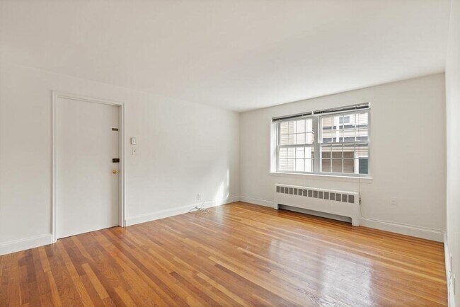 Building Photo - 4 Menotomy Rd