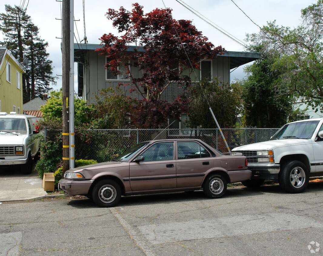 Building Photo - 327 Ramona St