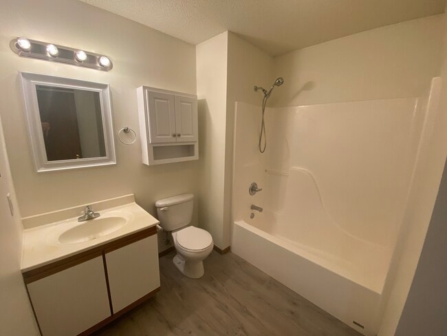 Building Photo - 245 Beaver Kreek Center