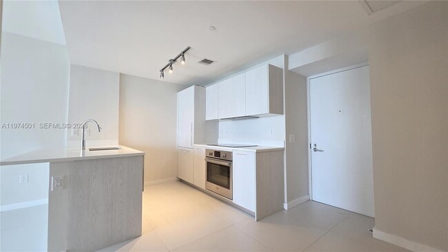 Foto del edificio - 501 NE 31st St