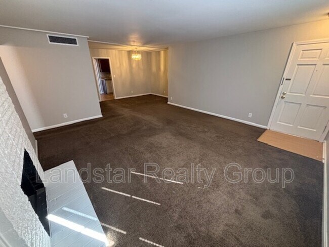 Foto del edificio - 3221 Kemmons Dr