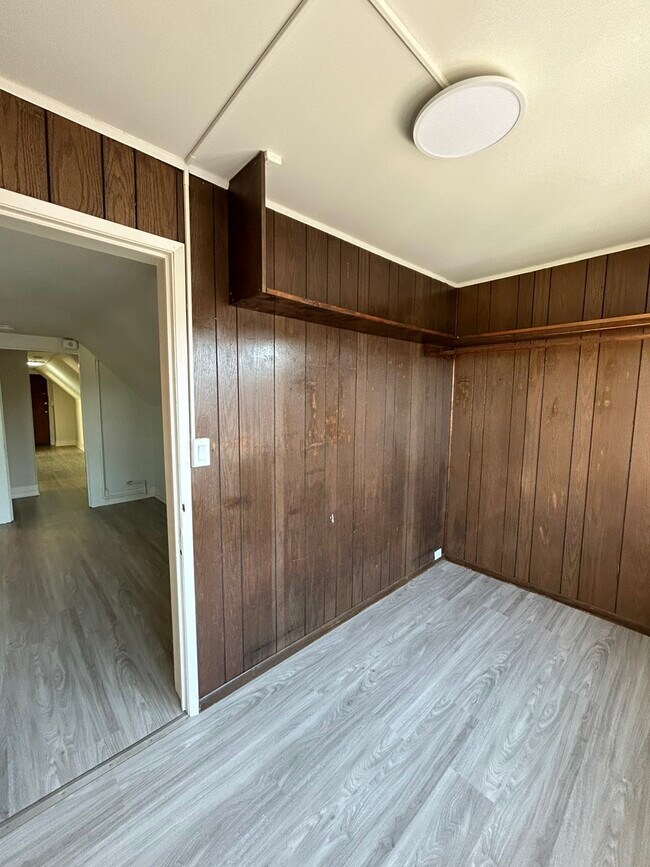 Building Photo - Studio Available Now in Inner Richmond!!