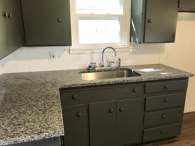 Building Photo - 3209 NE 14th St