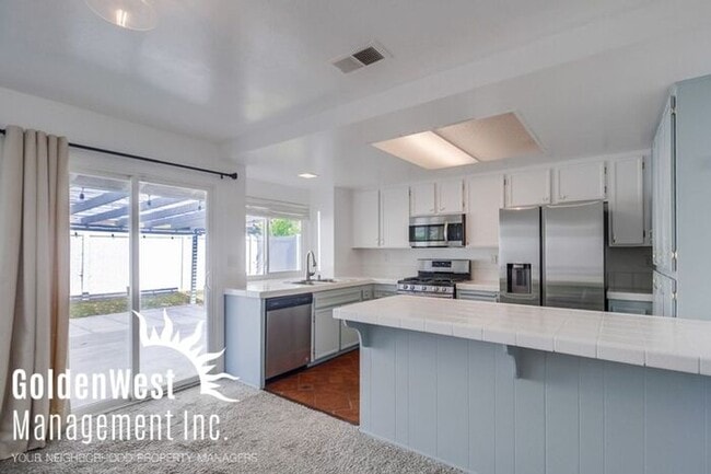 Building Photo - Charming 3Bdm 2.5Ba Single Family Home in ...