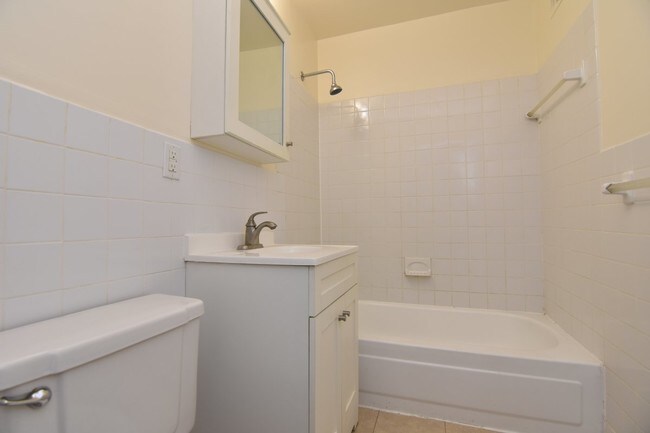 Building Photo - 278 W 115th St