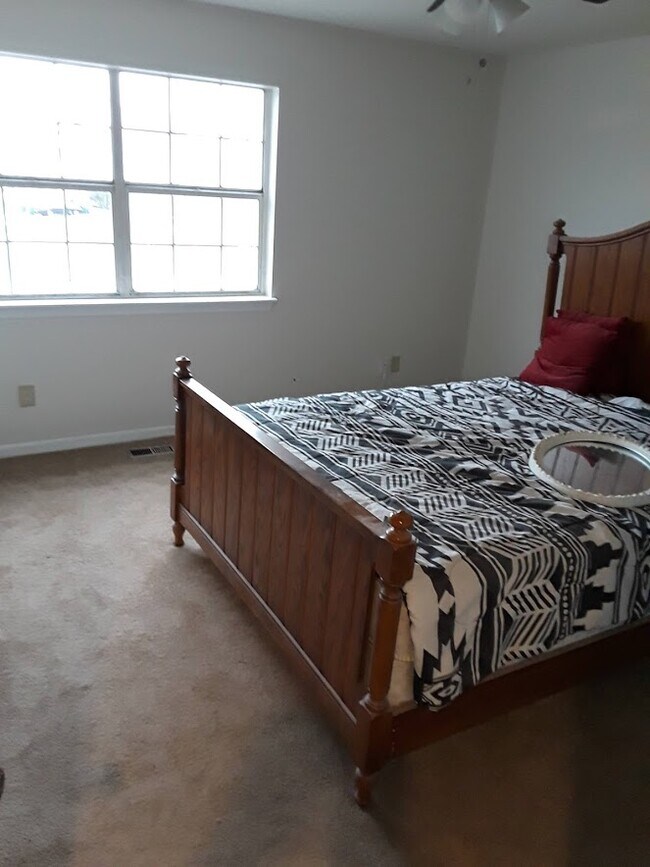 Foto del edificio - 440 Myrtlewood Cir