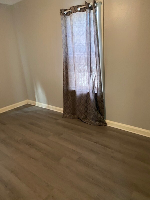Cama 1 - 630 E Avenue L