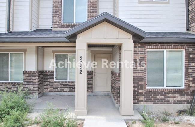 Building Photo - 2022 N 380 E