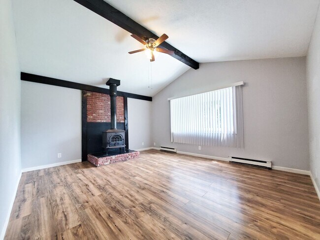 Foto del edificio - 3 Bed - 1 Bath Cape Cod for Rent in Euclid