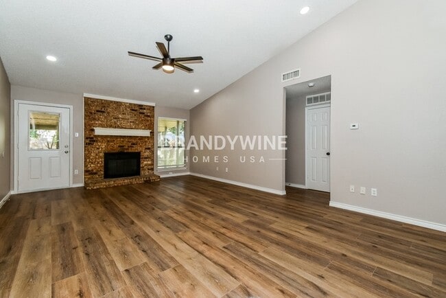 Building Photo - 108 Mapleridge Dr