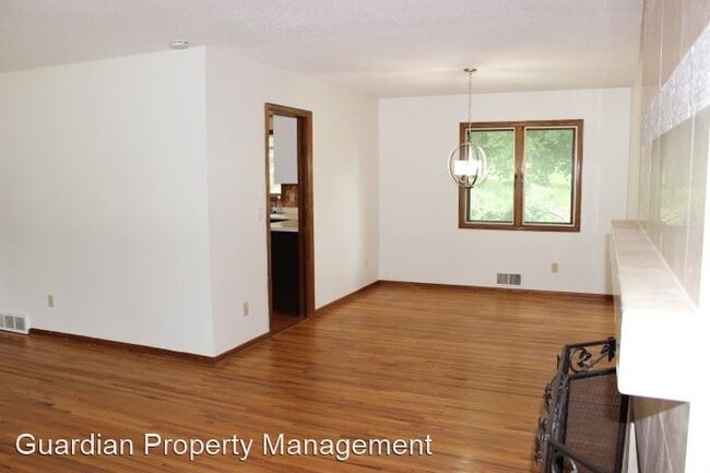 Building Photo - 3 br, 2 bath House - 6325 Peacedale Ave