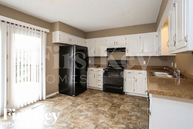 Building Photo - 1617 SE Brome Cir