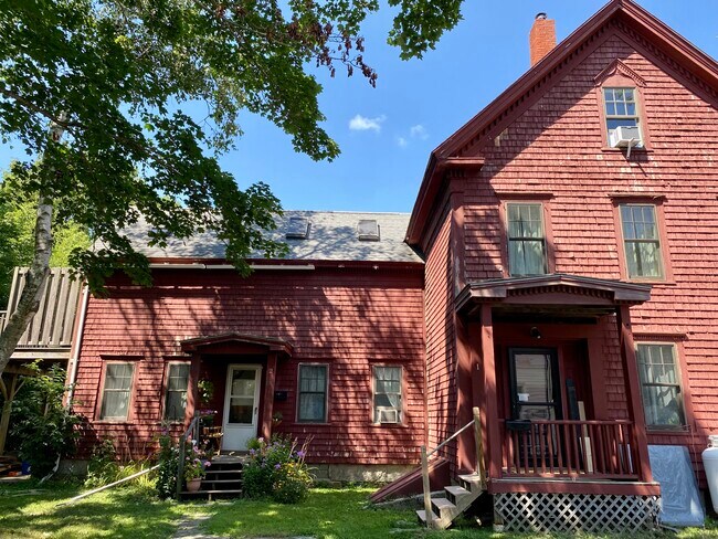 Building Photo - 504 Middle St