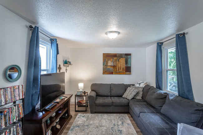 Building Photo - 4915 Orchard Dr