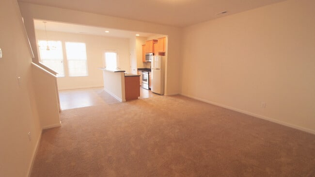 Building Photo - Beautiful and Bright 3 bedroom 2.5 bath Townhouse in Brightleaf with a Garage!!