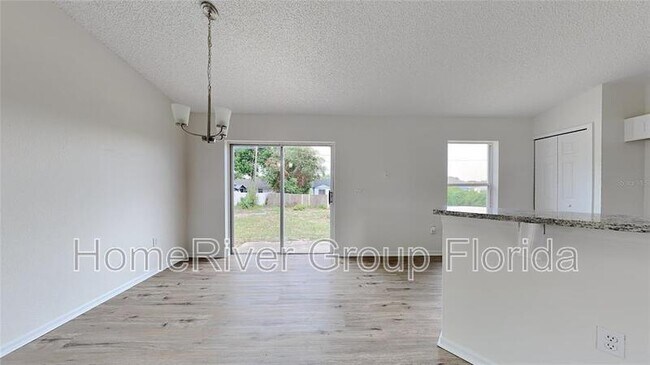 Building Photo - 2316 Ainsworth Ave