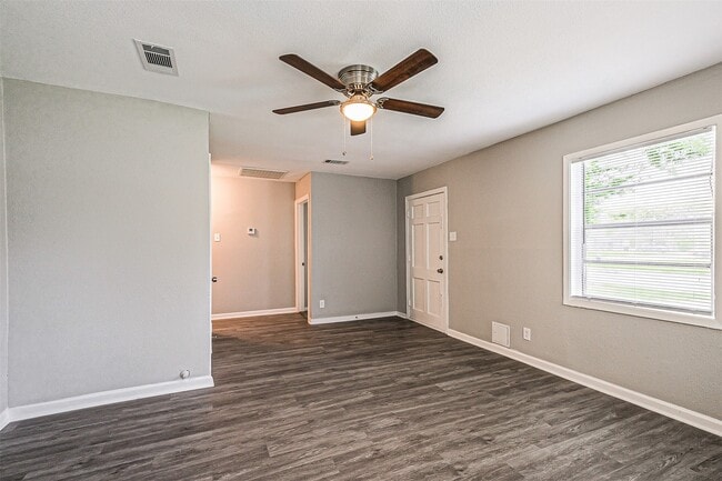 Foto del edificio - 1539 Pleasantville Dr