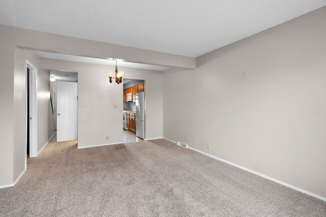 Building Photo - 2 bedroom 1 bath apartment