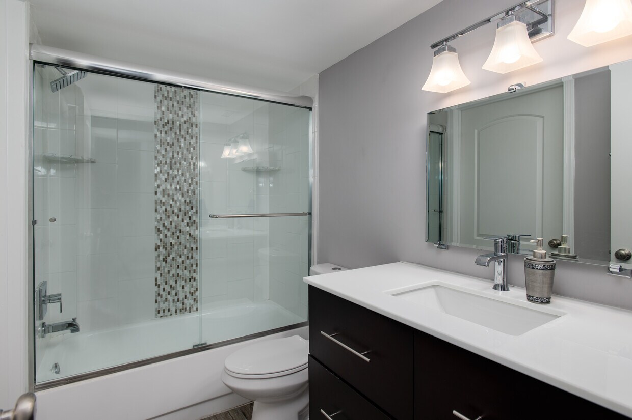 Foto principal - 1325 18th St NW