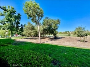 Building Photo - 33 Oak Knolls