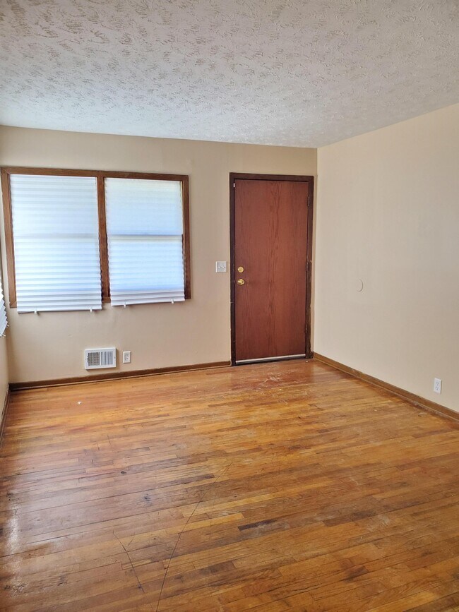 Building Photo - 4467 Redman Ave