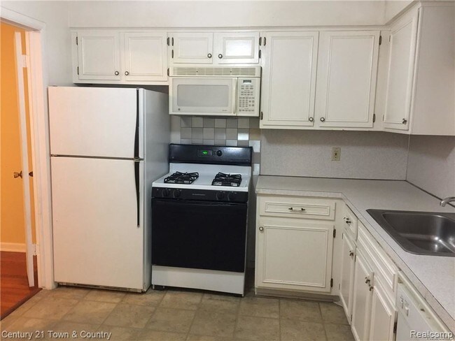 Foto del edificio - 766 E Fox Hills Dr