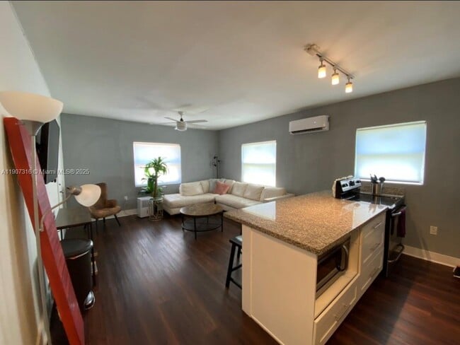 Building Photo - 274 NW 32nd St