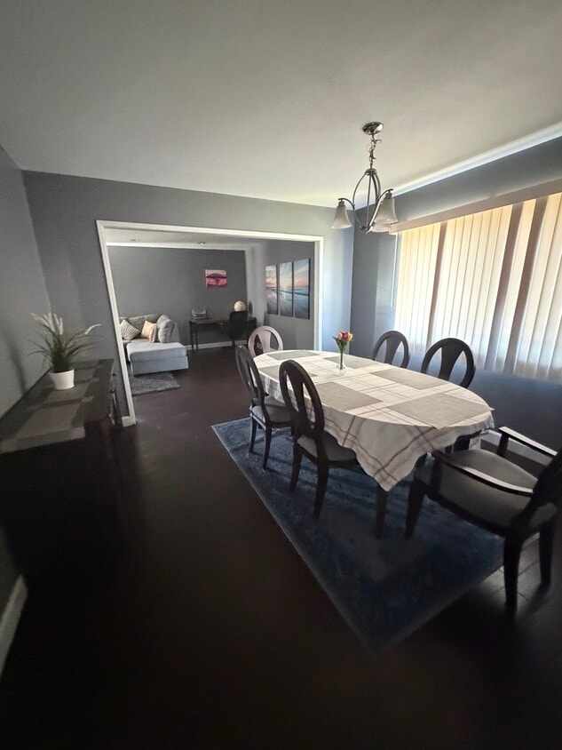 Foto del edificio - 1243 E Adams Ave