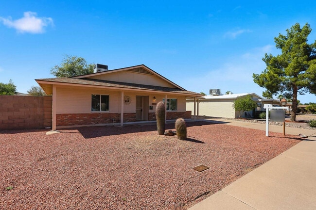 Foto del edificio - 2331 E Betty Elyse Ln