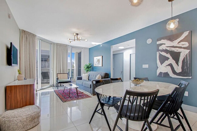 Building Photo - 1700 SW 2nd Ave